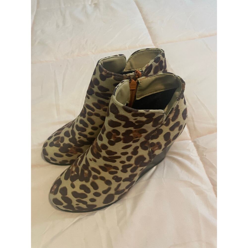 Women’s Leopard Boots Size 8 - Picture 4 of 5
